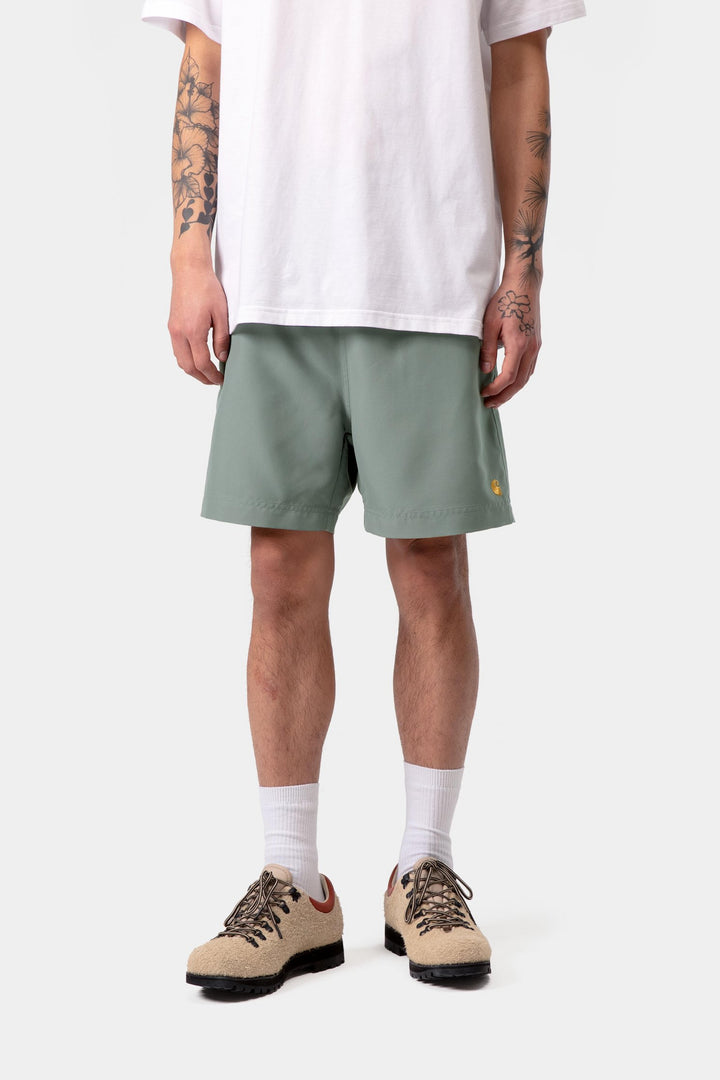 Carhartt Wip Chase Swim Trunks Velvet Green / Gold Verde - foto 3