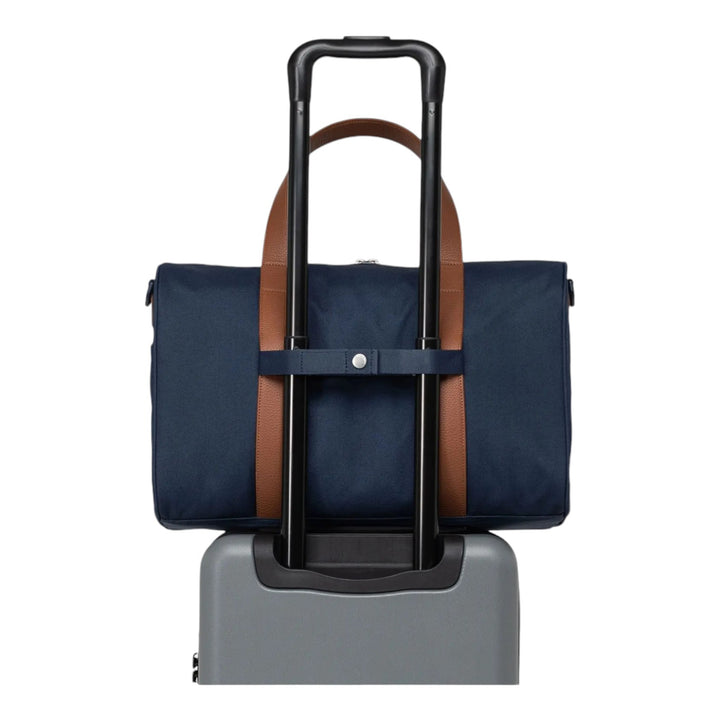 immagine-3-herschel-borsa-tracolla-pelle-nylon-blu-borse-novel-carry-on-duffle-navy